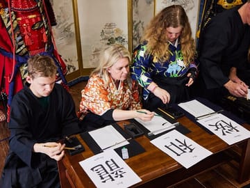 ➤ Mindset and tools You will gain a deeper understanding of the differences between calligraphy as a form of decorative writing that exists overseas and Japanese Shodo.