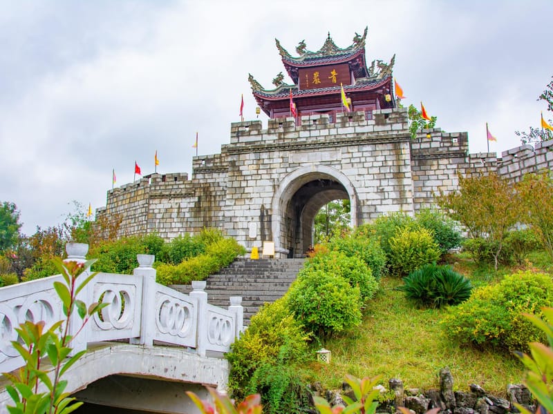 Guiyang: Tianhetan & Qingyan Ancient Town Private Tour