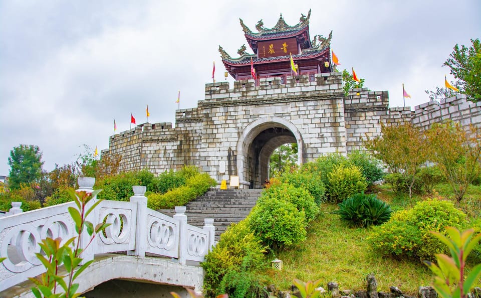 Private Tour of Tianhetan and Qingyan Ancient Town in Guiyang