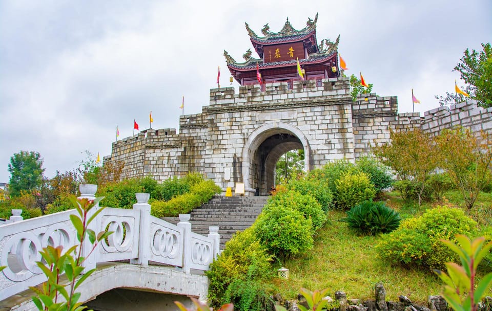 Private Tour of Tianhetan and Qingyan Ancient Town in Guiyang