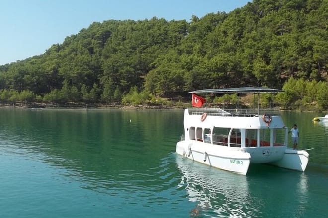 Side: Village Tour and Green Lake Cruise Combo Tour 9