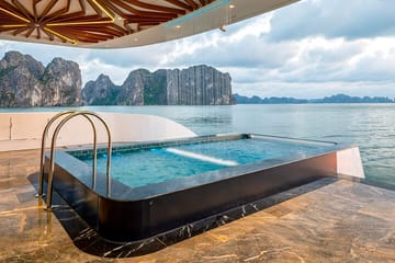 Halong Bay 7-Hour Cruise with Lunch and Kayaking from Hanoi