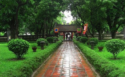 5-Day Ha Long Bay and Hanoi Cultural Tour