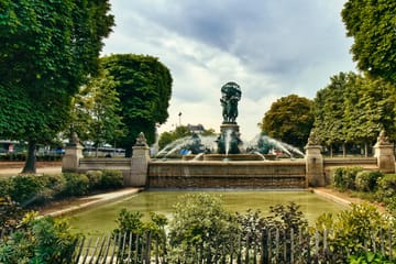 Professional Photoshoot in Jardin des Tuileries, Paris