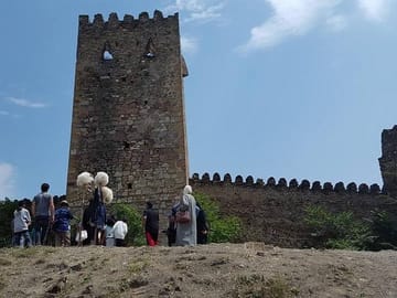 Private Kazbegi and Gudauri Tour with Sno Giant Stone Heads
