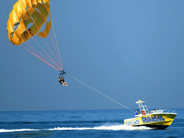 Adventurous Thrills: Parasailing in Hurghada