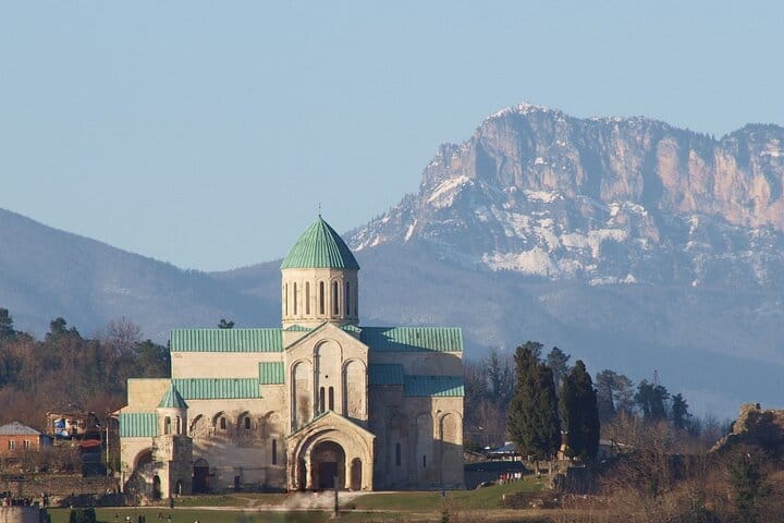 4 Full days in Georgia with private tour, free aiport