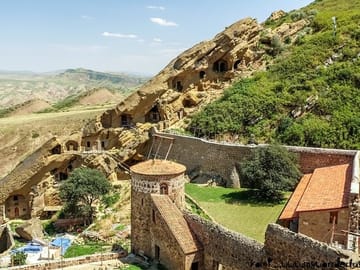4 Full days in Georgia with private tour, free aiport