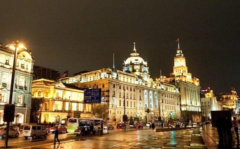 Shanghai Night River Cruise with Yang's Dumpling Dinner