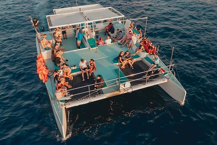 Cabo Catamaran Cruise – Arch, Snorkeling, Open Bar & Snacks 2