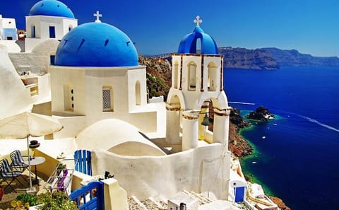 Private Family Tour of Kamari Beach in Santorini