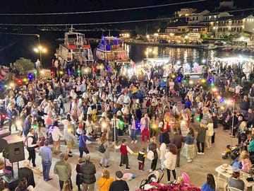 Kefalonia Festivals Tour: Food, Wine, and Music in Argostolion