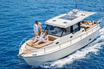 Private Luxury Yacht Cruise around Santorini's Coastline
