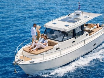 Motor Yacht (2026)Luxury Private Cruise Around Santorini
