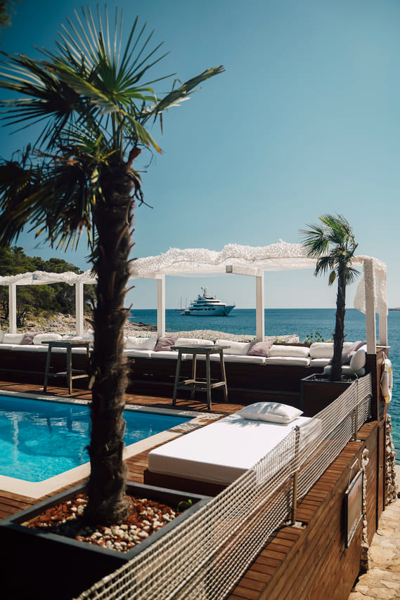 Private - Golden Horn beach on Island Brač & Hvar tour  10
