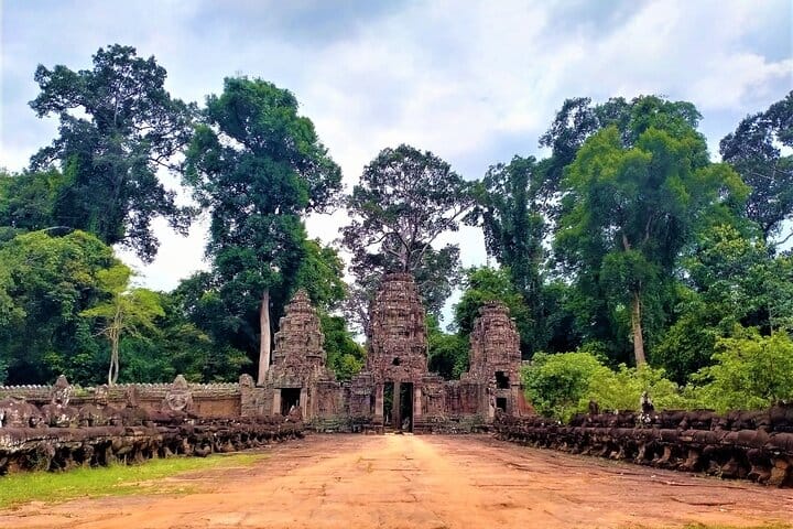 Kbal Spean Trekking Tour with Banteay Srei and Landmine Museum 8