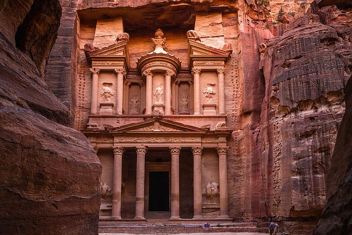 Private Petra Day Trip: Explore UNESCO World Heritage Site & Little Petra