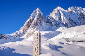 Jade Dragon Snow Mountain and Blue Moon Valley Tour in Lijiang