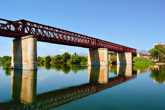 Antiguo puente del ferrocarril en Tortosa