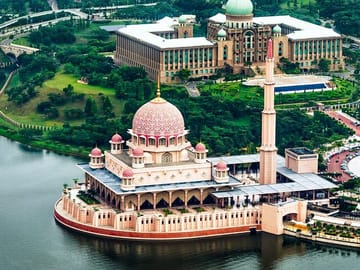 Putrajaya City Tour with Scenic Boat Ride from Kuala Lumpur