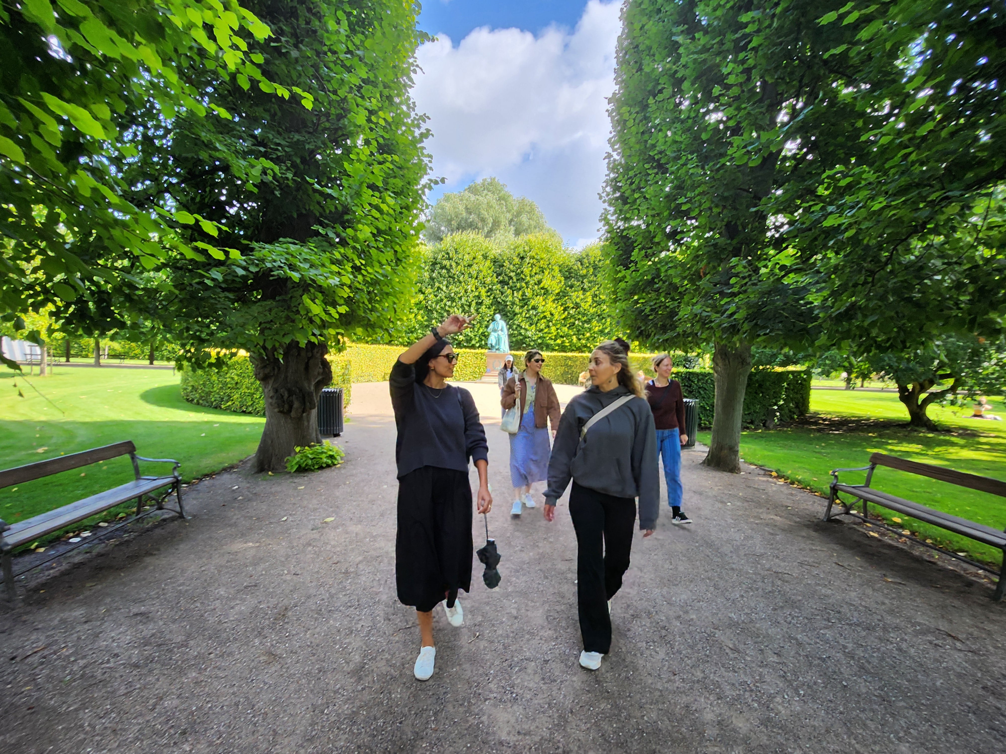 Local guide, small walking groups, Kings Garden,
