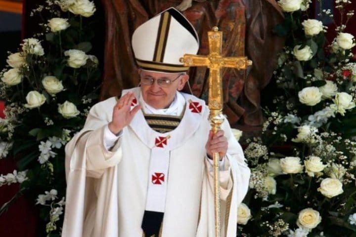 Discover Buenos Aires through the history of the life of Pope Francis.