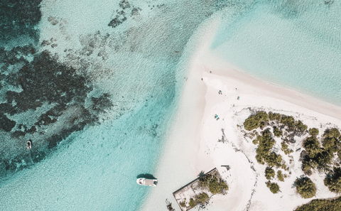 Speedboat Tour of Five Islands with Lunch in Trou d'Eau Douce