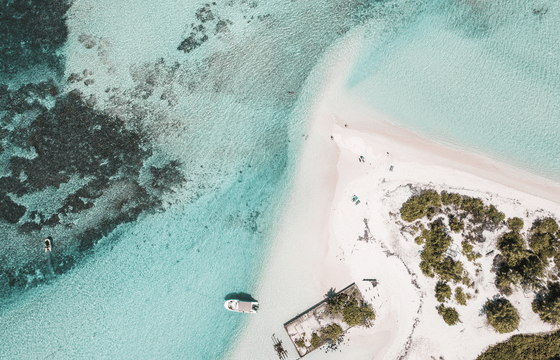Speedboat Tour of Five Islands with Lunch in Trou d'Eau Douce