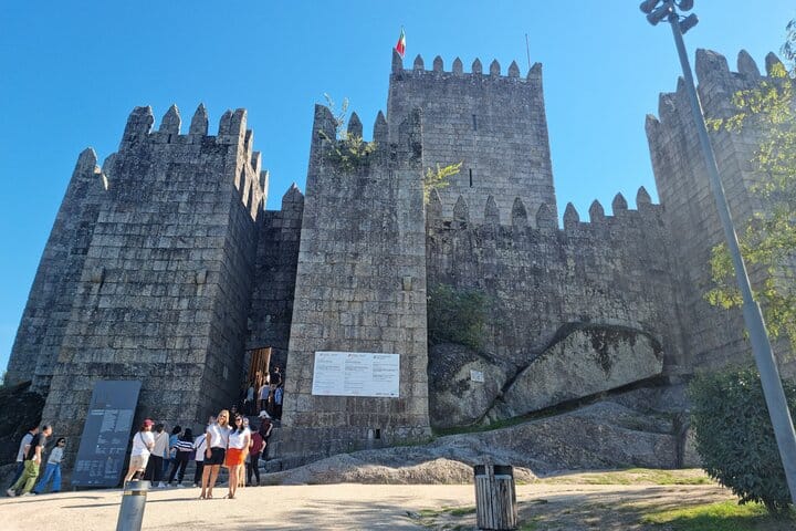BRAGA E GUIMARÃES: Private Historic Tour from Porto