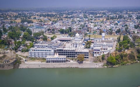 Gurudwara and Temple Cultural Tour from Dehradun to Paonta Sahib