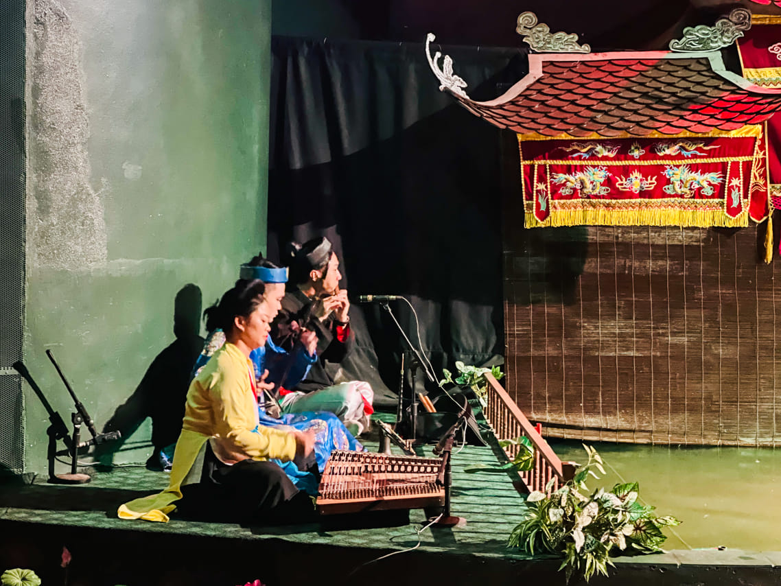 HA NOI NIGHT TOUR AND WATER PUPPET SHOW 10