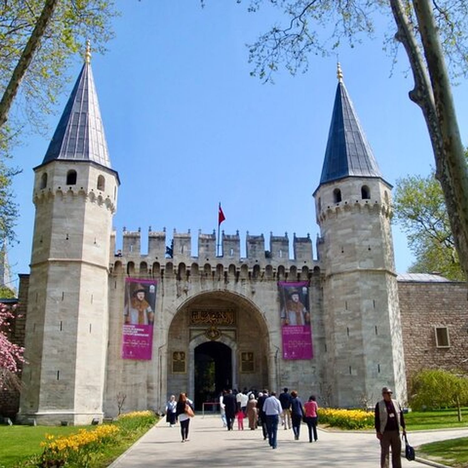 Professional guide<br />Small Group<br />Topkapi Palace entry ticket (if “All Inclusive Option” is selected)