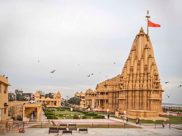 Rajkot to Diu: Temples, Lion Safari, and Beach Tour