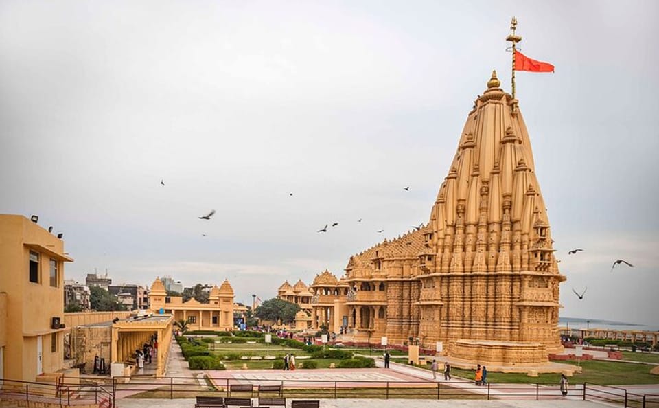 Rajkot to Diu: Temples, Lion Safari, and Beach Tour