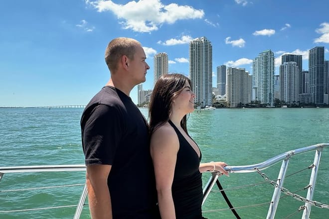 VIATOR EXCLUSIVE CRUISE: Miami Skyline & Millionaire Homes