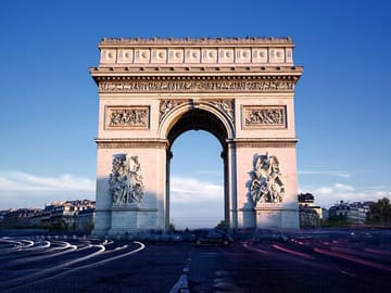 Arc de Triomphe Photography Experience in Barcelona