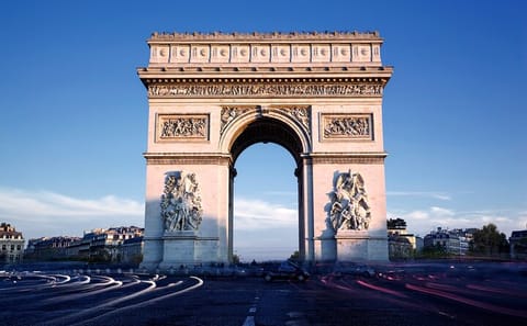 Arc de Triomphe Photography Experience in Barcelona