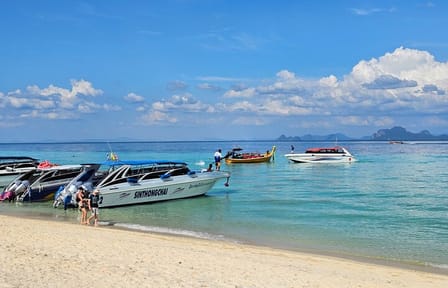 4 Islands Speedboat Tour with Snorkeling in Ko Lanta Yai