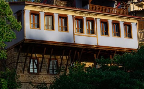 Private Tour of Vergina Royal Tombs and Veria Monastery