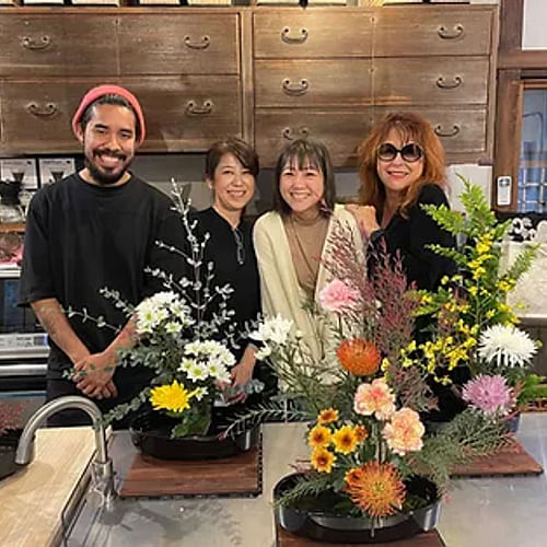 Private “Ikebana” Flower Arrangement Workshop in YANAKA, Tokyo