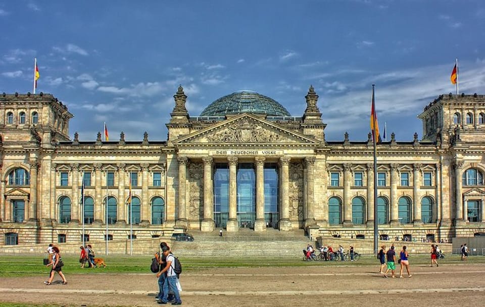 Berlin Historical Landmarks and Royal Heritage Tour