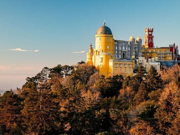 Private Sintra Tour with Pena Palace and Moorish Castle Visits