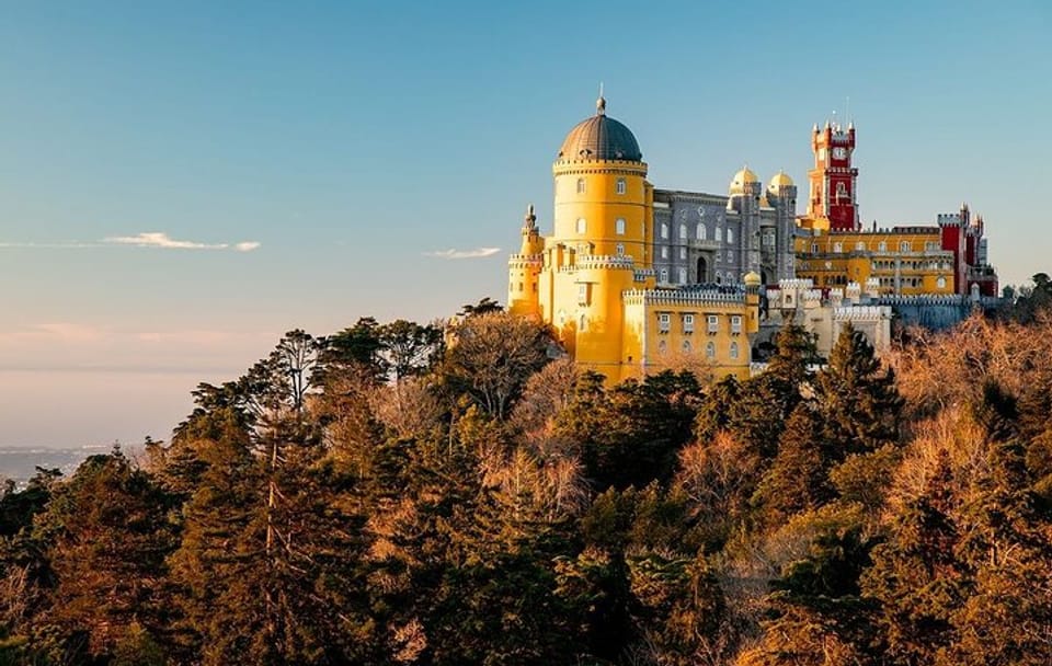 Private Sintra Tour with Pena Palace and Moorish Castle Visits