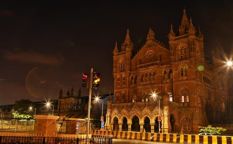 Cultural and Scenic Tour from Mumbai to Kerala's Backwaters