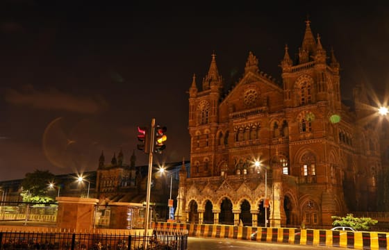 Cultural and Scenic Tour from Mumbai to Kerala's Backwaters