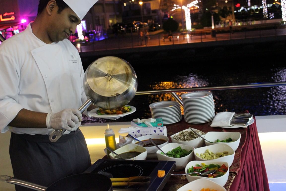 5 Star Marina Glass-boat Dinner Cruise with Daytur