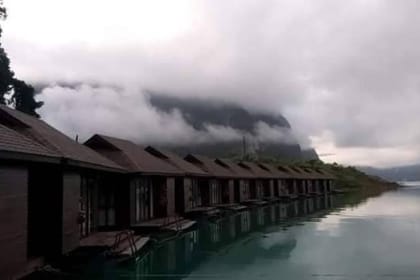 Khao Sok National Park and Cheow Lan Lake Day Tour from Phuket