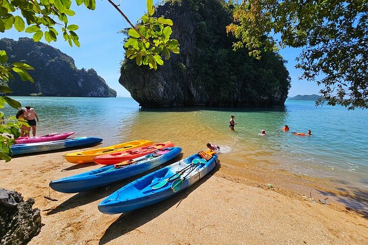 Kayaking Adventure to Talabeng Sea Cave & 3 Islands Tour in Lanta