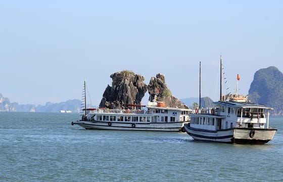 Halong Bay Cruise Day Trip: Visit Thien Cung Cave, Kayaking & Lunch – best price