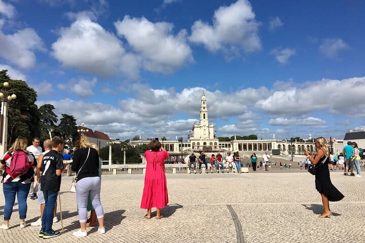 Lisbon to Porto with stops Aveiro-Fátima-Coimbra-Tomar-Nazaré-Óbidos